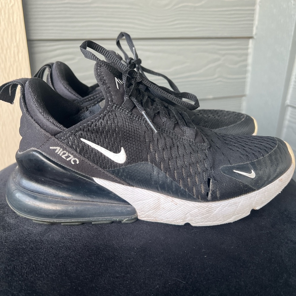 NikeAIR270 shoes